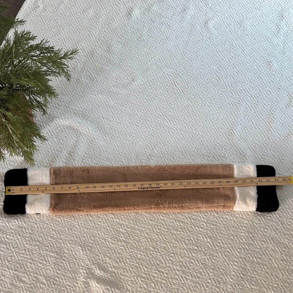 N/A luxurious faux